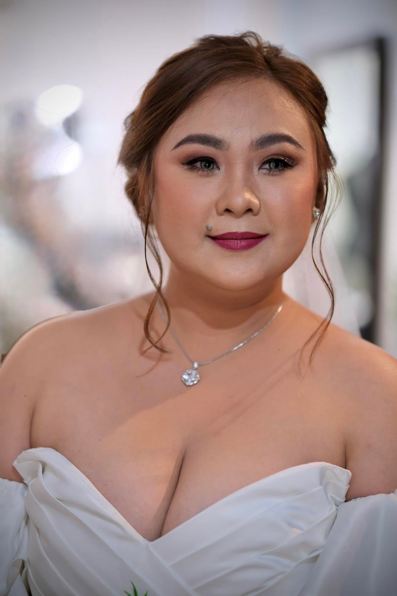 Bridal makeup look for an evening reception.